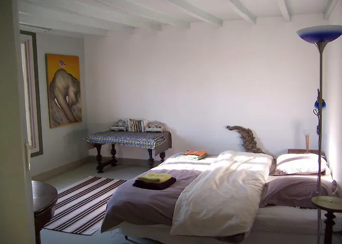 Bed & Breakfast Mistoury 3*